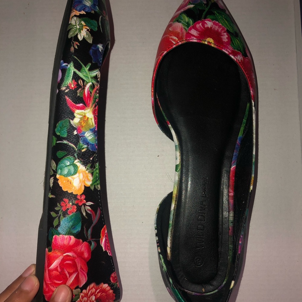 Springtime Pumps - Picture 2 of 2